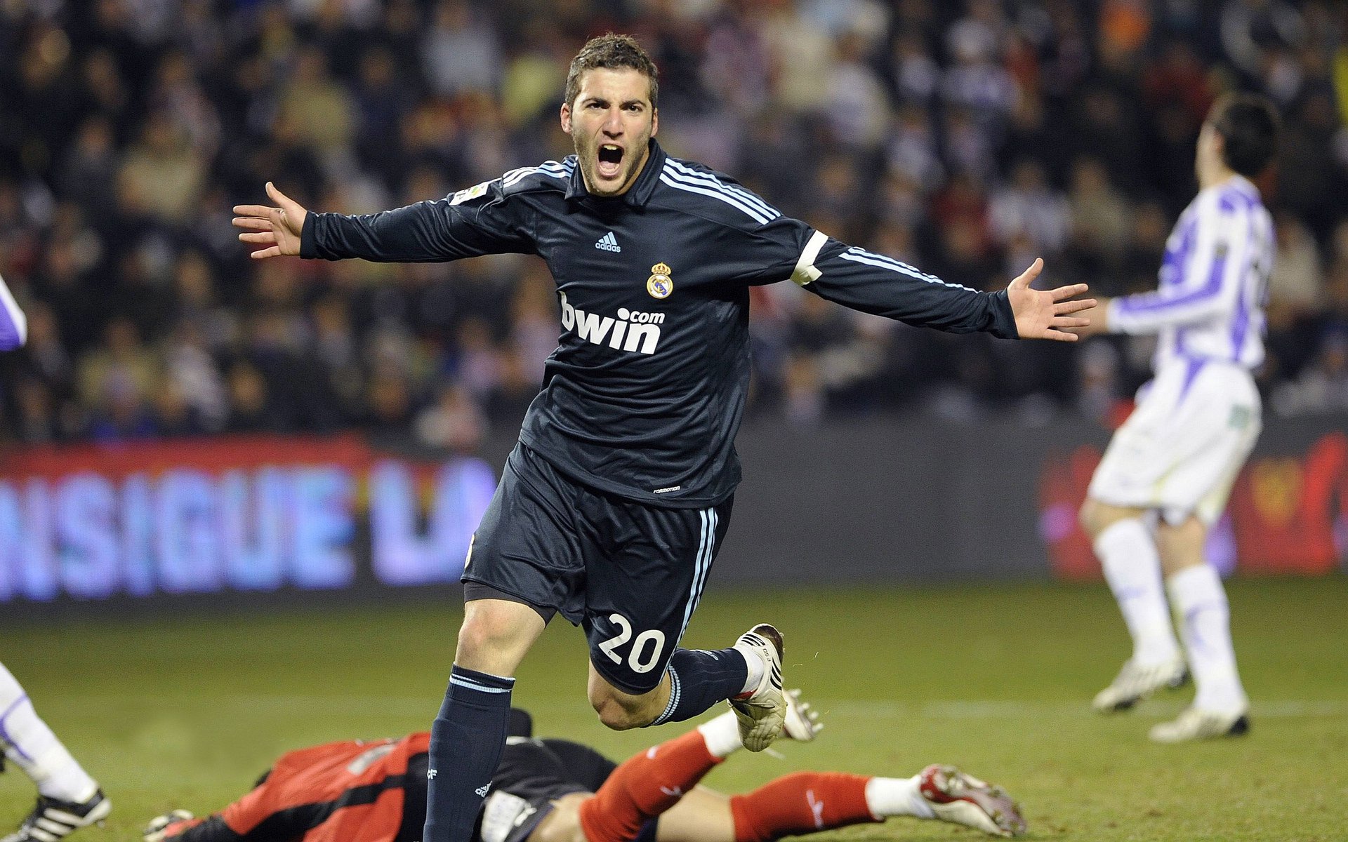 49人防守组发扬铁血精神:完美零封对手的背后故事